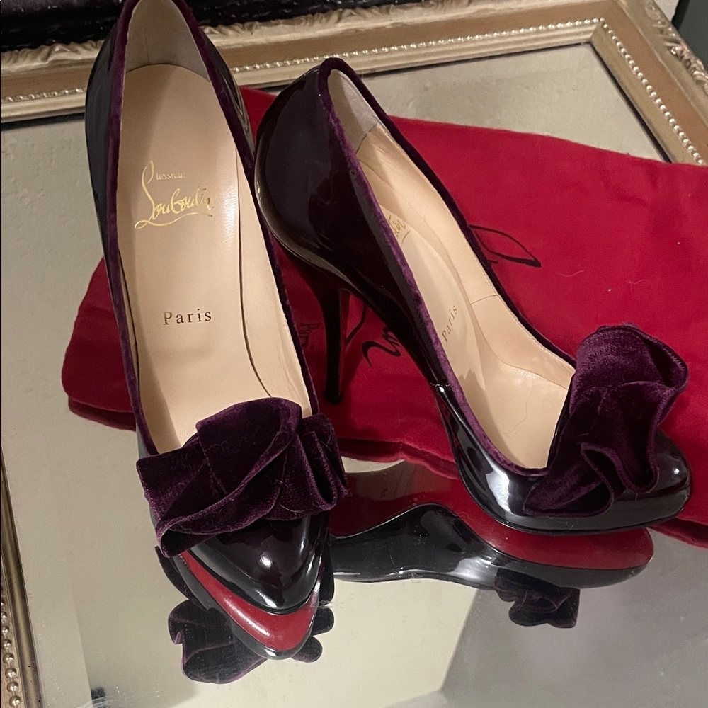 NWOT Christian Louboutin Women's Purple Velvet Bow Pumps